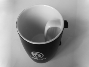 育碧官方整活联名马克杯因把手穿模取消生产